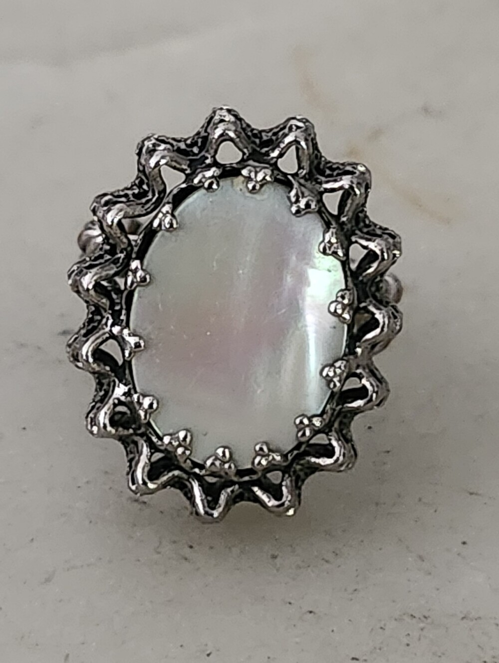 Vtg West Germany Ornate Silver Tone Frame Mother-of-Pearl Oval Ring - Size 5